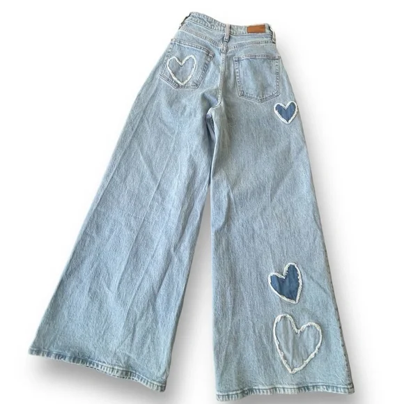 Social Tourist Light Wash Heart Patch Ultra High-Rise Baggy Jeans Sz 25/1Reg Y2K - Picture 3 of 10